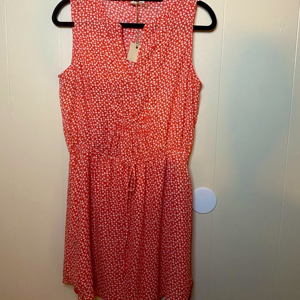Sleeveless tie waist dress